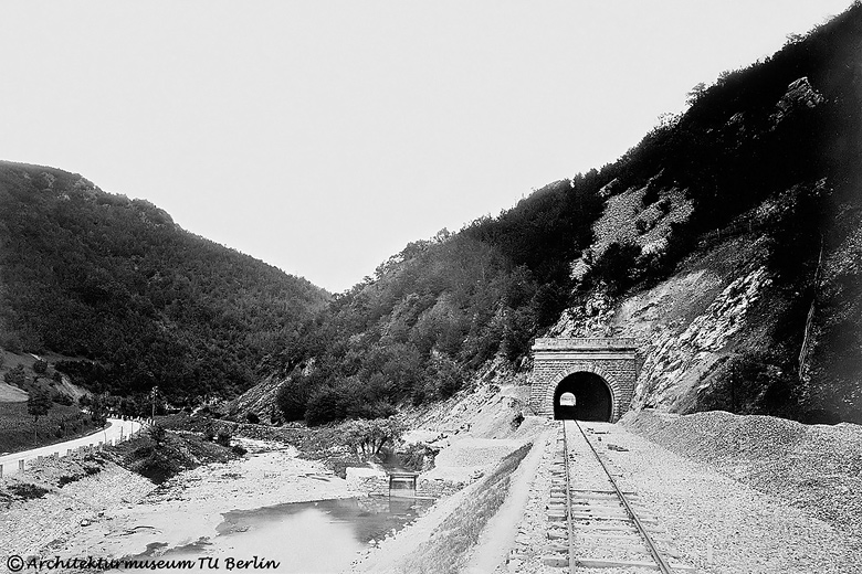 Westportal Beringhauser Tunnel nach Fertigstellung 1873 — © Architekturmuseum der TU Berlin
