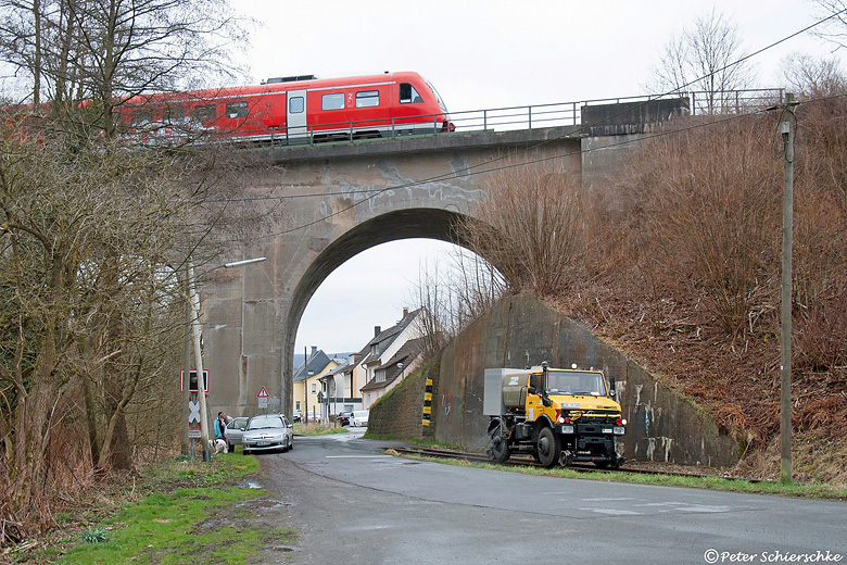 Unkrautspritzfahrt unterm Ruhrviadukt